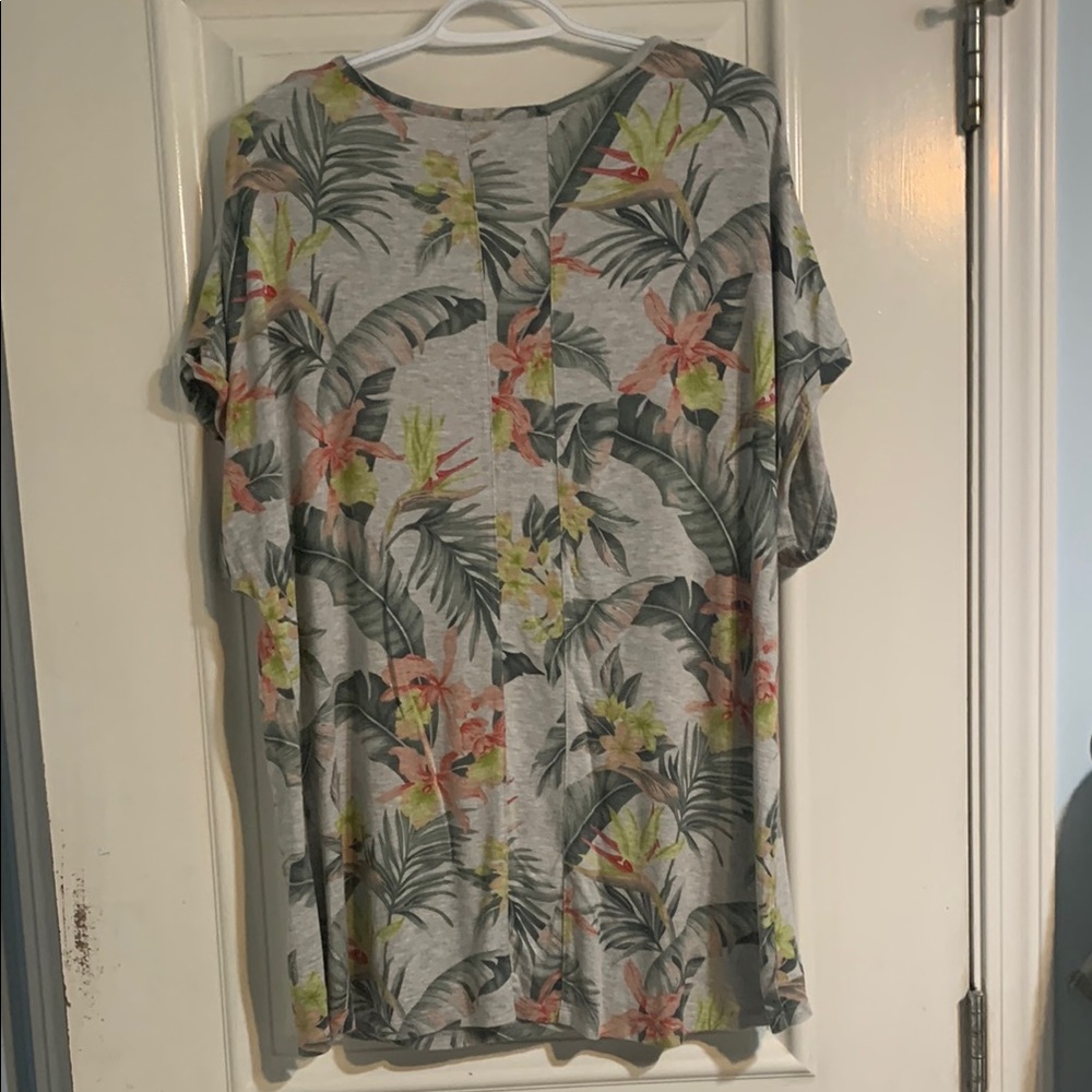 Ricki's Rayon Tropical Floral Gray Tee - Picture 3 of 7